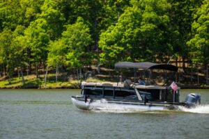 Read more about the article Essential Safety Measures For Navigating A Pontoon In Rough Water