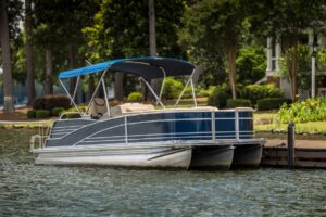 Read more about the article Your Essential Guide To Choosing The Right Size Pontoon Boat