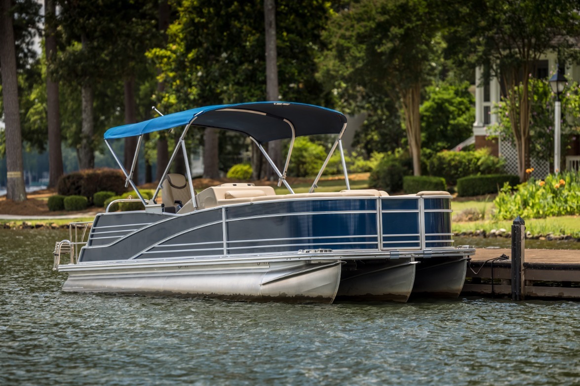 Read more about the article Your Essential Guide To Choosing The Right Size Pontoon Boat